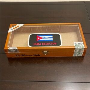 Cuba Selectos Wooden Cigar Box with Glass Top